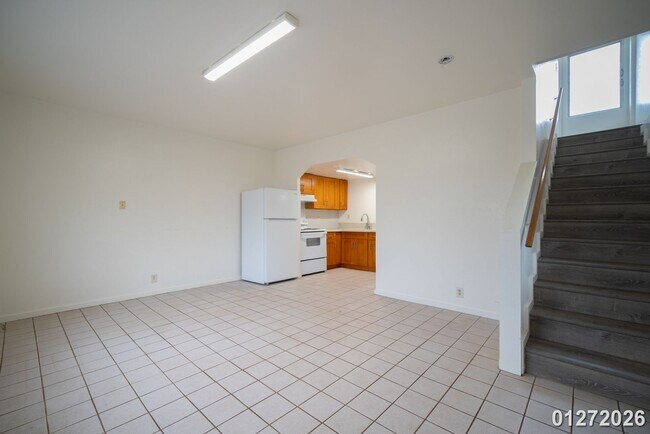 Foto del edificio - $2,200 /  2 Bed/ 1 Bath Spacious Duplex Centrally Located in Pearl City (Waiawa)