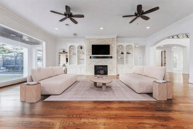 Building Photo - 5410 Valerie St