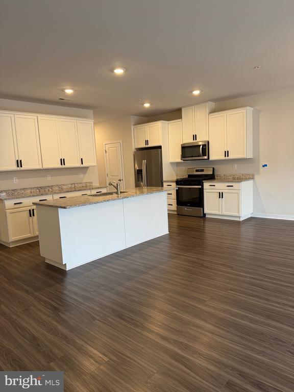 Building Photo - 127 Painters Wy