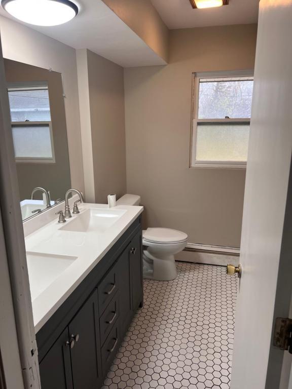 Building Photo - 913 Curtis Ave