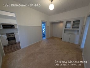 Building Photo - 1226 Broadway