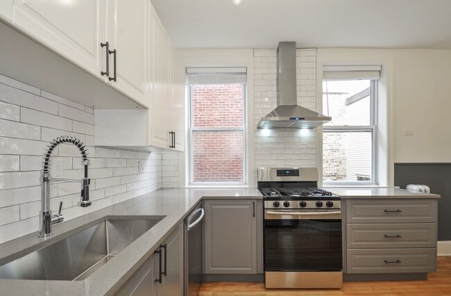 Building Photo - 1314 W Argyle St