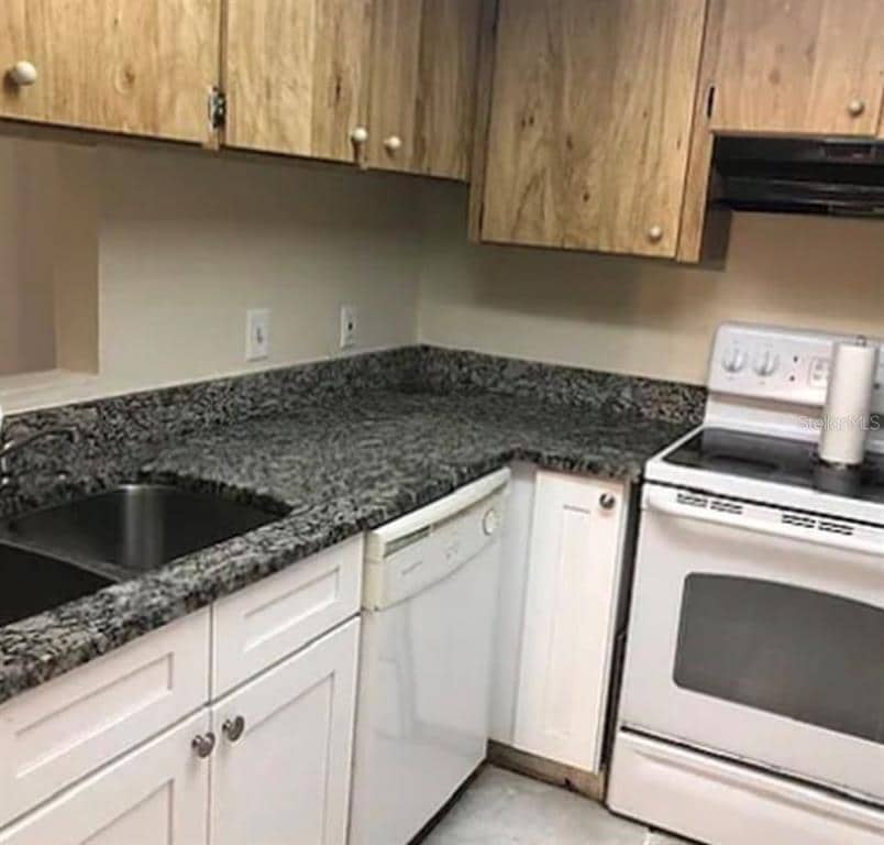 Foto del edificio - 3124 Bloomingdale Villas Ct