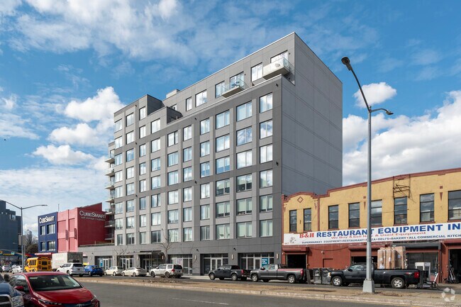 Building Photo - The Alanza