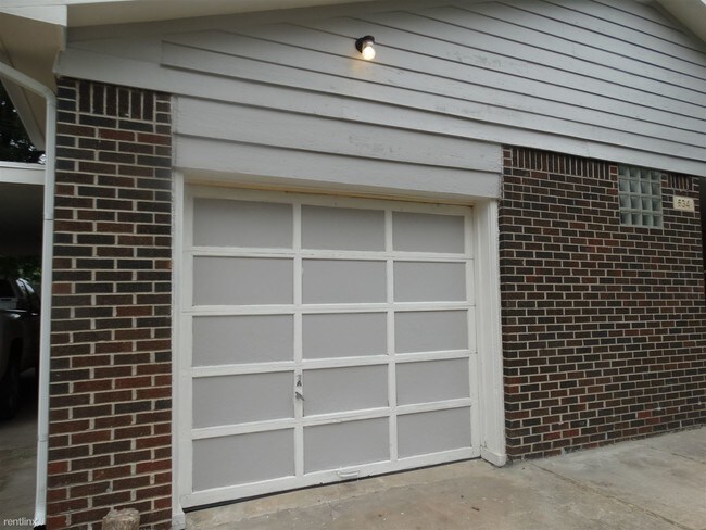 Building Photo - 634 S Longfellow St