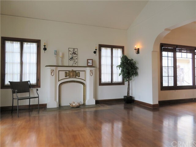 Foto del edificio - 328 N Sycamore Ave