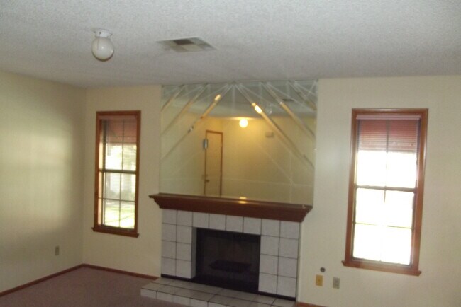 Building Photo - 6663 W Tropicana Ave #202