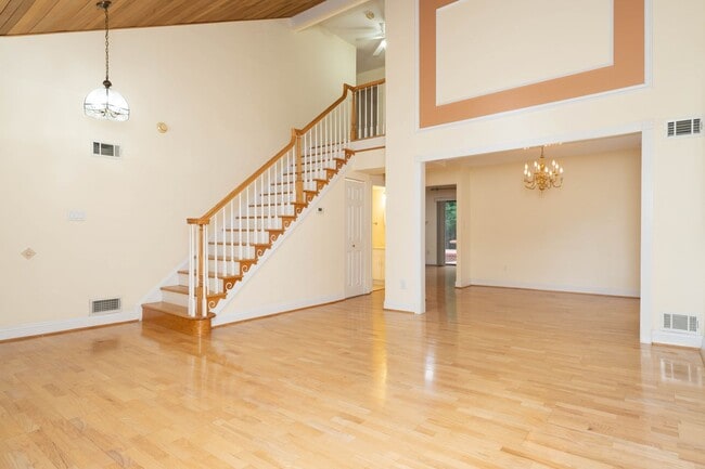 Foto del edificio - Beautiful 4 BR 2.5 BA home in Bonnie Brae ...