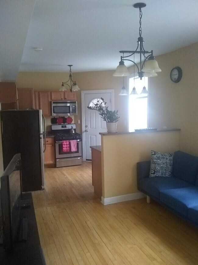 Foto del edificio - 6721 N Lakewood Ave