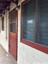 Building Photo - 842 Lukepane Ave