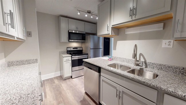 Foto del edificio - 2 br, 1 bath  - Colonial Arms Apartments