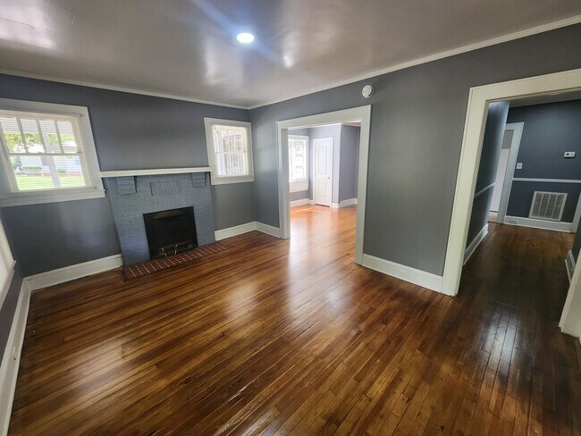 Building Photo - Cozy 3 bedroom waiting for you!