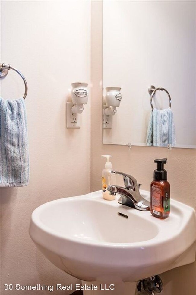 Foto del edificio - 2 br, 2.5 bath House - 3417 Destin Drive