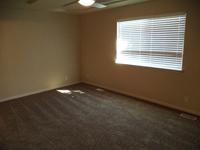 Building Photo - 1074 S New Summer Ave