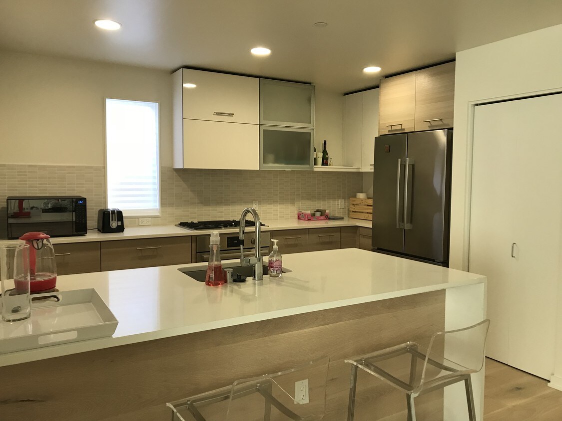 Kitchen - 451 Donahue St