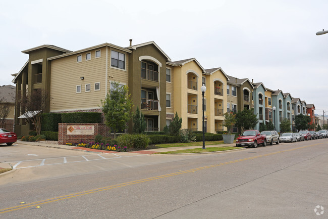 Building Photo - Villas on Sixth Apartment Homes