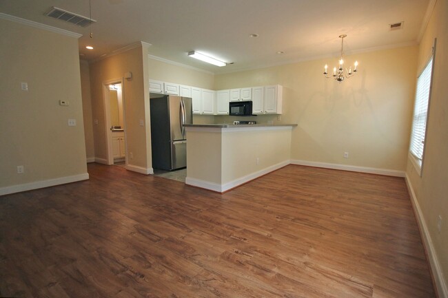 Building Photo - 3 Bedroom. 2.5 Bathroom Townhome in Pennin...