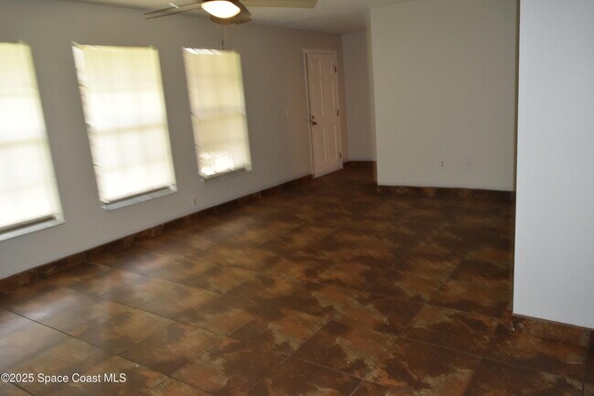 Foto del edificio - 326 Decordre Rd SE
