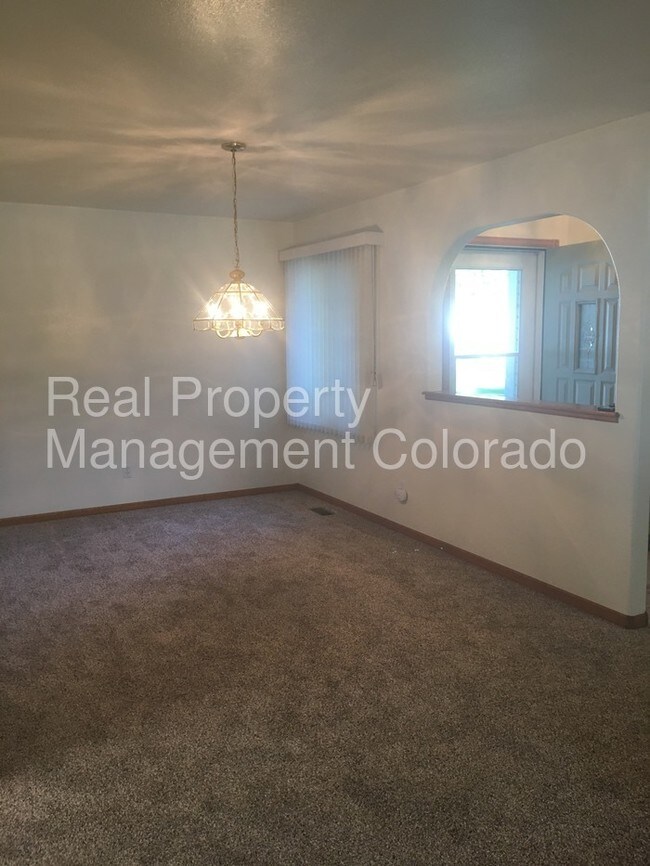 Building Photo - Stunning 2 Bedroom in Macy Village!