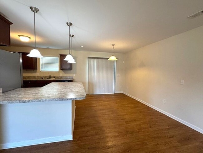 Foto del edificio - ~~~~~~~~ Park Place Townhomes ~~~~~~~ Pretty 3 bedroom 2.5 bath unit~~~~~