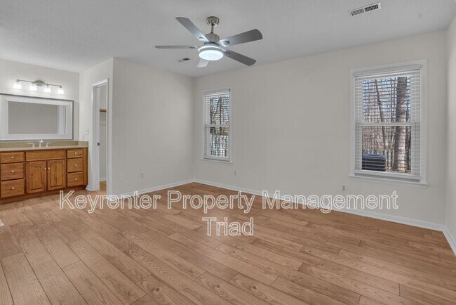 Foto del edificio - 5110 N Oaks Dr