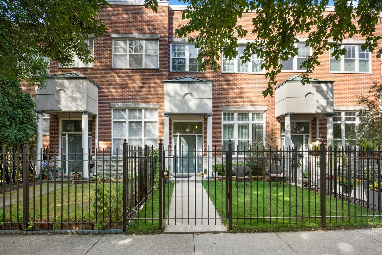 Primary Photo - 5230 S University Ave