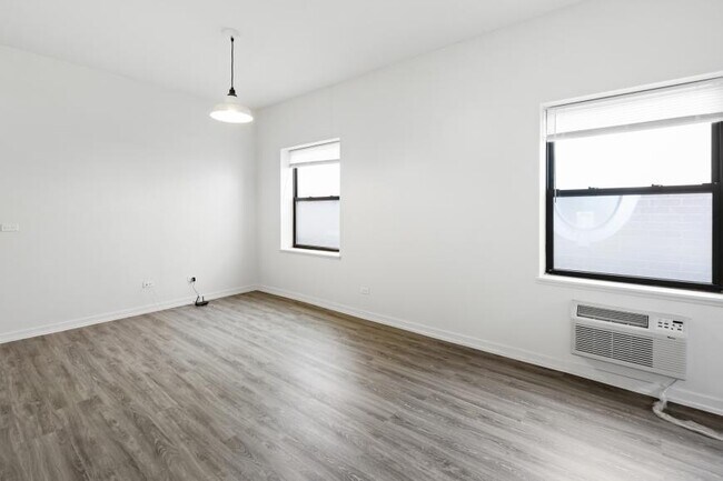 Foto del edificio - 0 bedroom in Chicago IL 60640