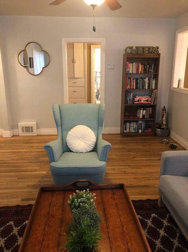 Building Photo - Dean 202/204