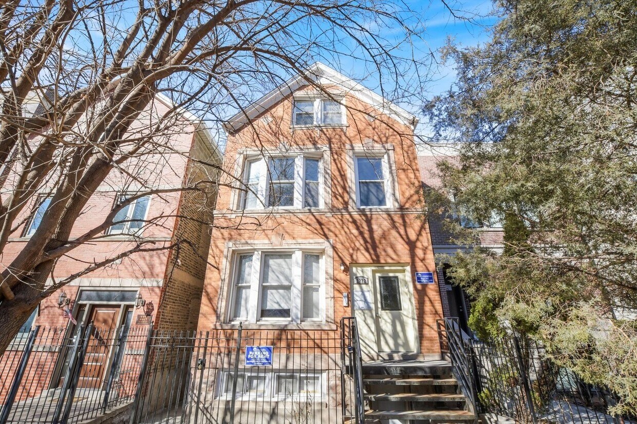 Foto principal - 2222 W Belden Ave