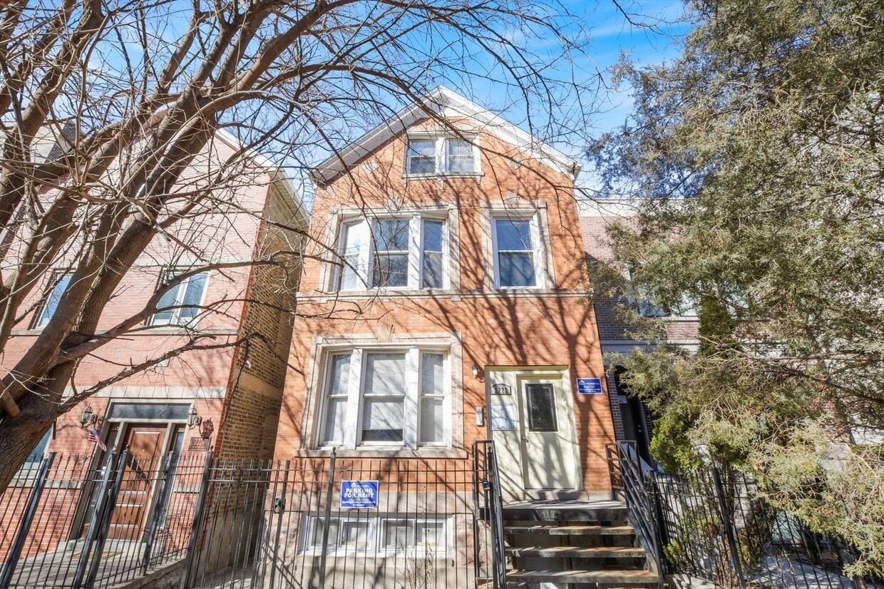 Primary Photo - 2222 W Belden Ave