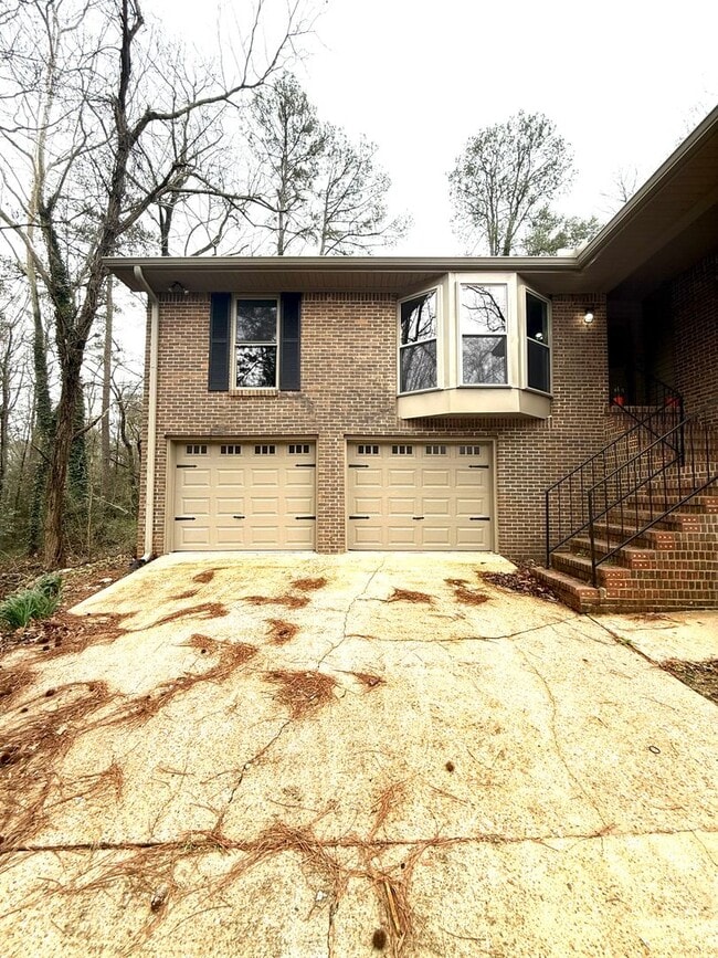 Building Photo - ** 4 Bed 3 Bath located in Prattville ** Call 334-366-9198 to schedule a self-tour