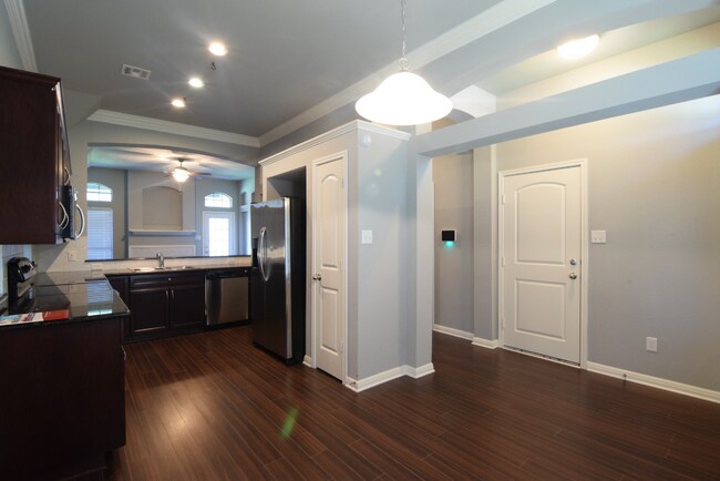 Foto del edificio - 3402 Castleton Dr