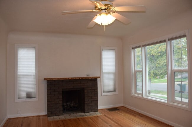 Building Photo - CUTE HOME IN SUGAR HOUSE / 2 CAR GARAGE / QUIET STREET