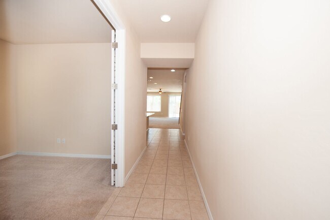 Foto del edificio - 7659 Dewy Falls Ave