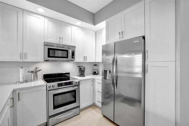 Building Photo - 315 NE 3rd Ave