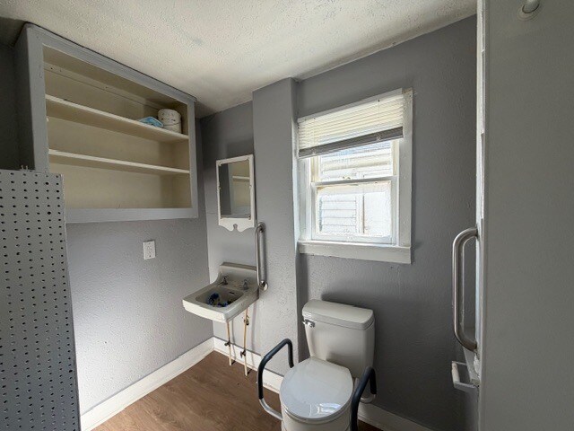 Building Photo - 317 Commercial St