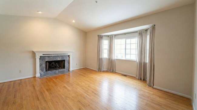 Foto del edificio - Expansive Valley Views & Private Living in Castro Valley - 4BD/3BA Exec Home