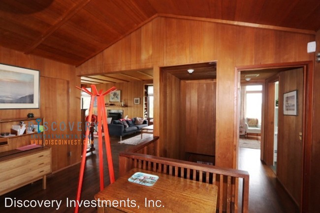 Foto del edificio - 2 br, 2 bath House - 2727 Marin Avenue