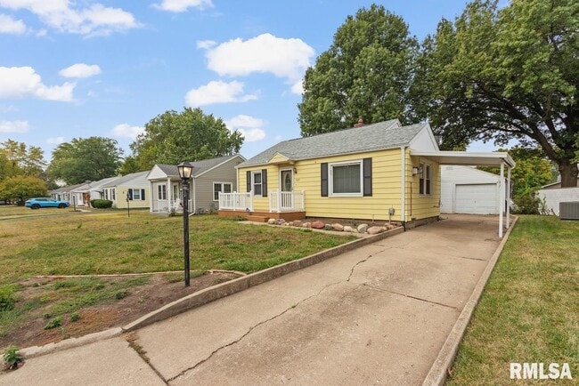 Building Photo - 5029 North Best Street