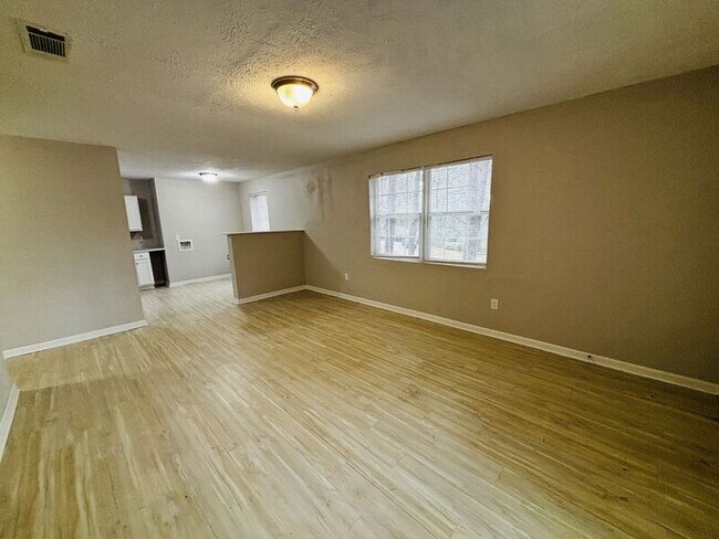 Building Photo - 229 Lawrence Rd