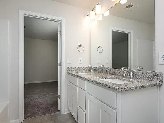 Foto del edificio - Sweet Charming 3 Bed, 2 Bath Home with Har...