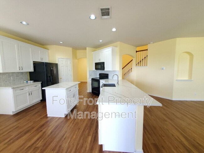 Building Photo - 926 Persian Garden