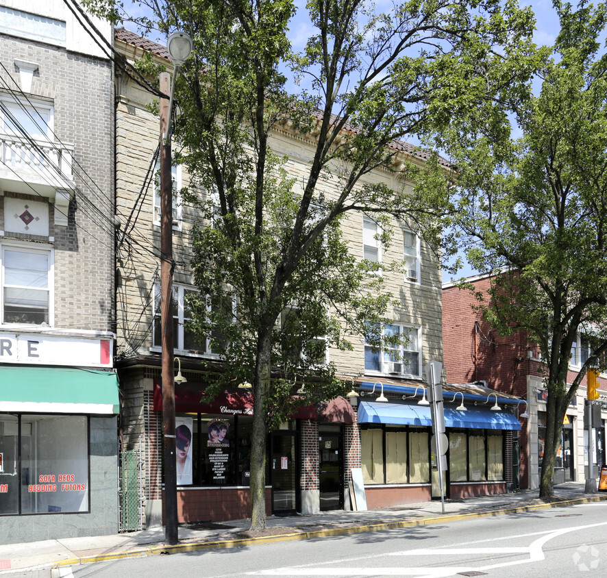 Building Photo - 292-294 Main St