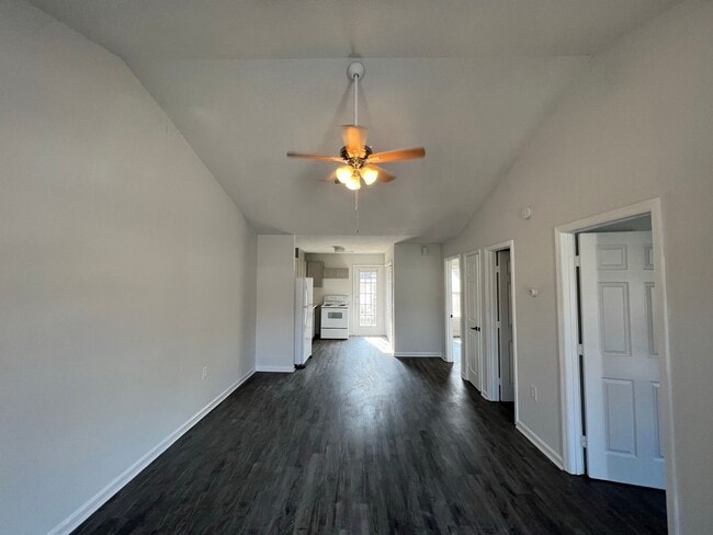 Building Photo - 140 Lanier Dr