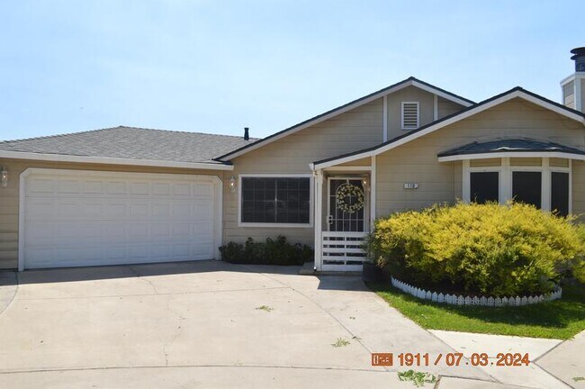 Building Photo - 900 W Canal Dr
