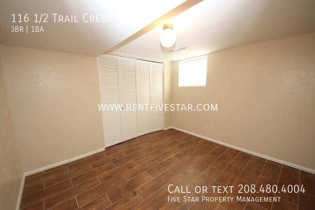 Foto del edificio - 116 1/2 Trail Creek Rd-