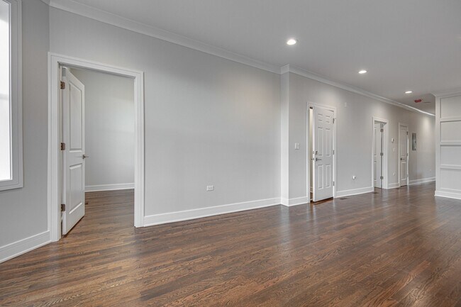 Building Photo - 719 N Homan Ave