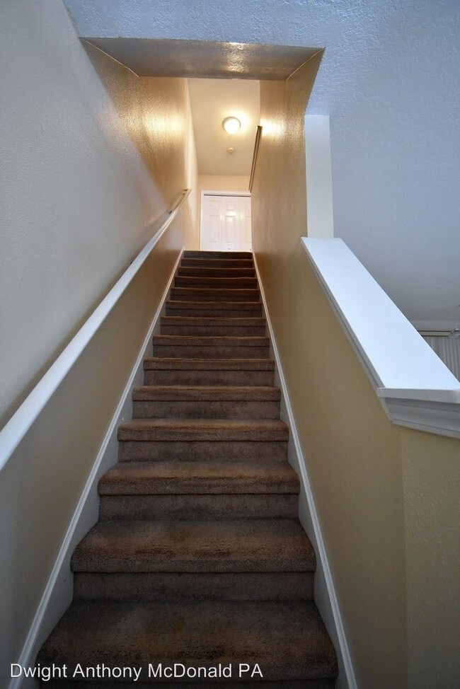 Building Photo - 2 br, 1.5 bath House - 11016 Black Swan Court