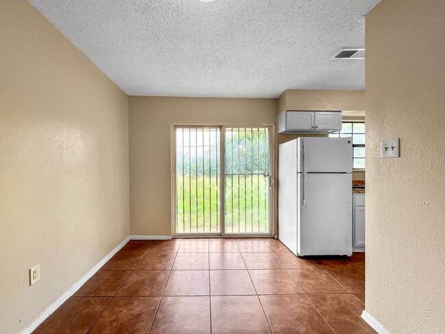 Building Photo - Pet-Friendly 5BR/2BA Home w/ Garage & Fenc...