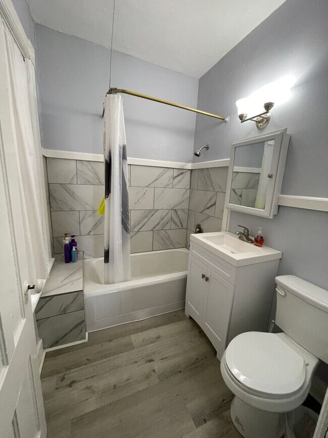 Foto del edificio - Bright & Spacious 1-Bedroom Apartment Perfect for Students | Heat & Hot Water Included | Near Cen...